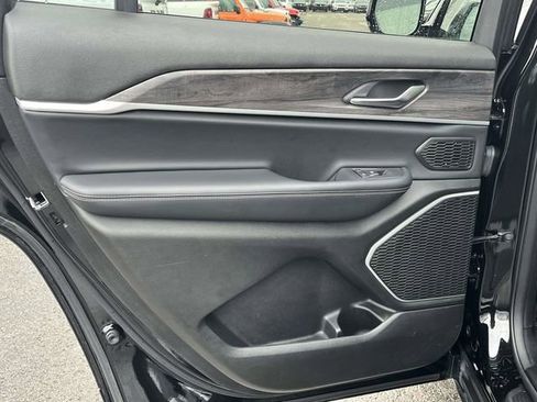 Used 2022 Jeep Grand Cherokee L Limited image 18