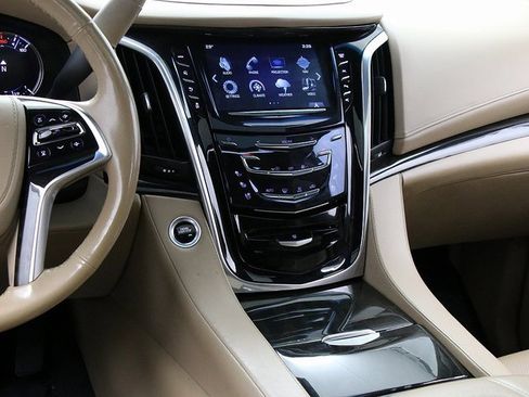 Used 2018 Cadillac Escalade ESV Platinum image 19