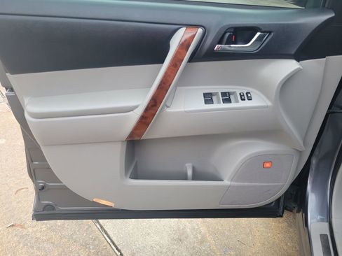 Used 2013 Toyota Highlander Limited image 12