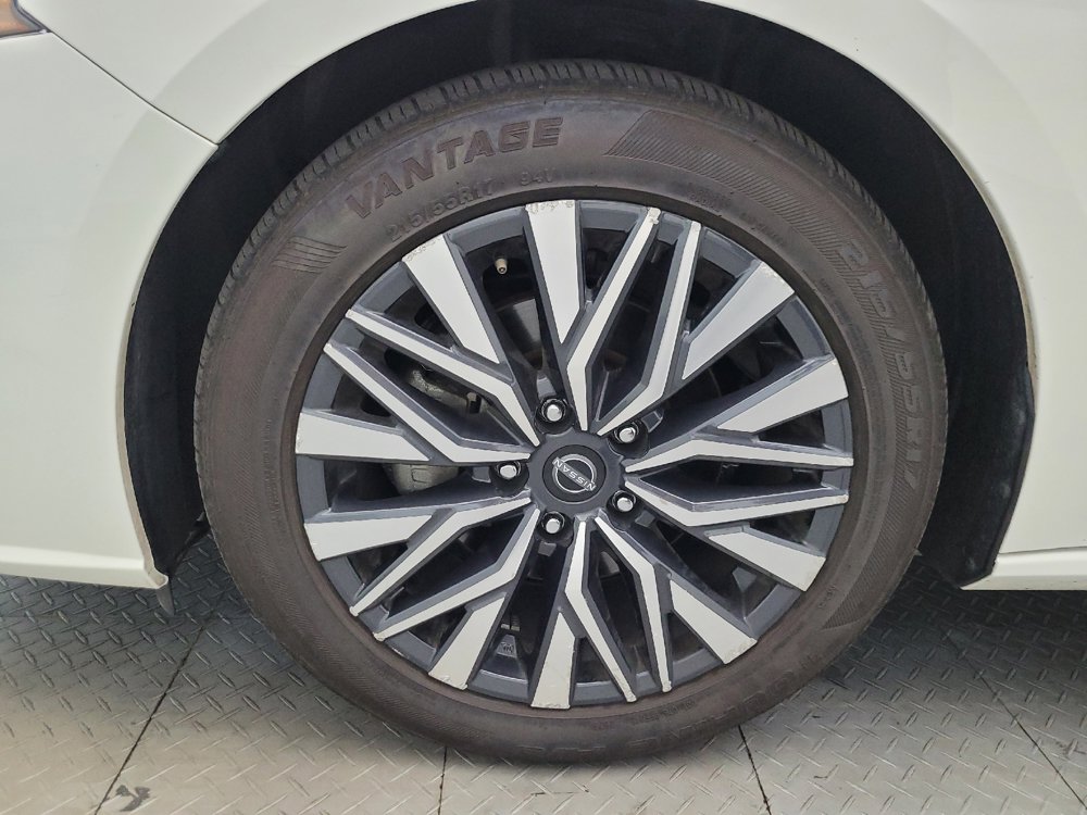 Used 2025 Nissan Altima 2.5 SV FWD image 31