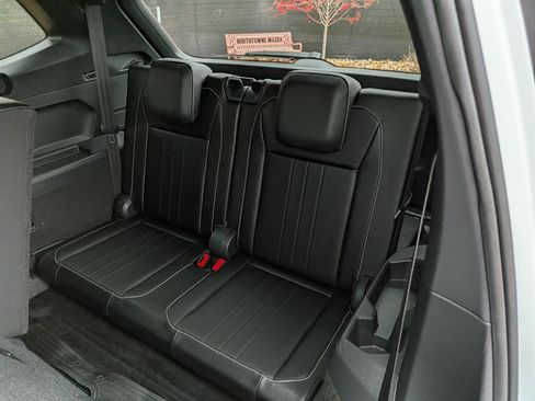 Certified 2024 Volkswagen Tiguan SE R-Line image 23