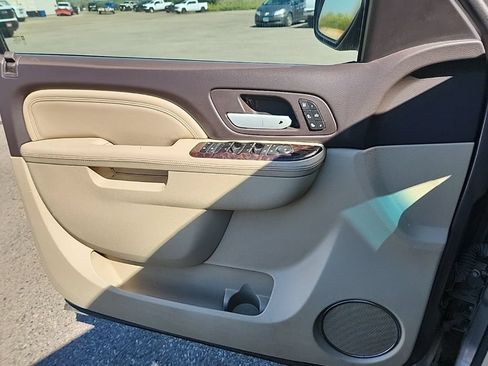 Used 2011 GMC Yukon XL Denali AWD/4WD image 23