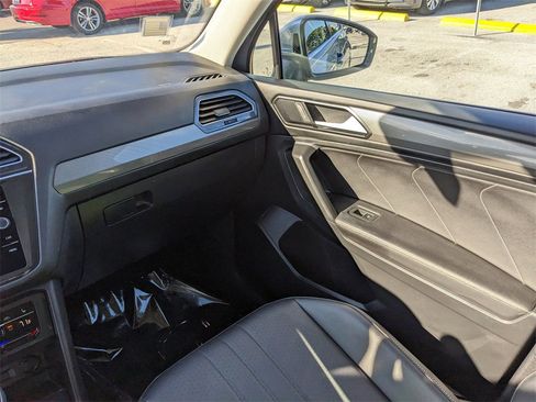 Certified 2023 Volkswagen Tiguan SE w/ Panoramic Sunroof Package image 14