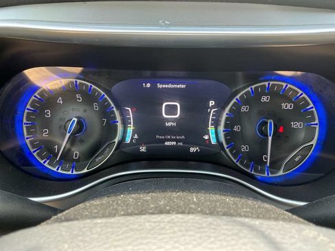 Used 2025 Chrysler Pacifica Limited FWD image 29