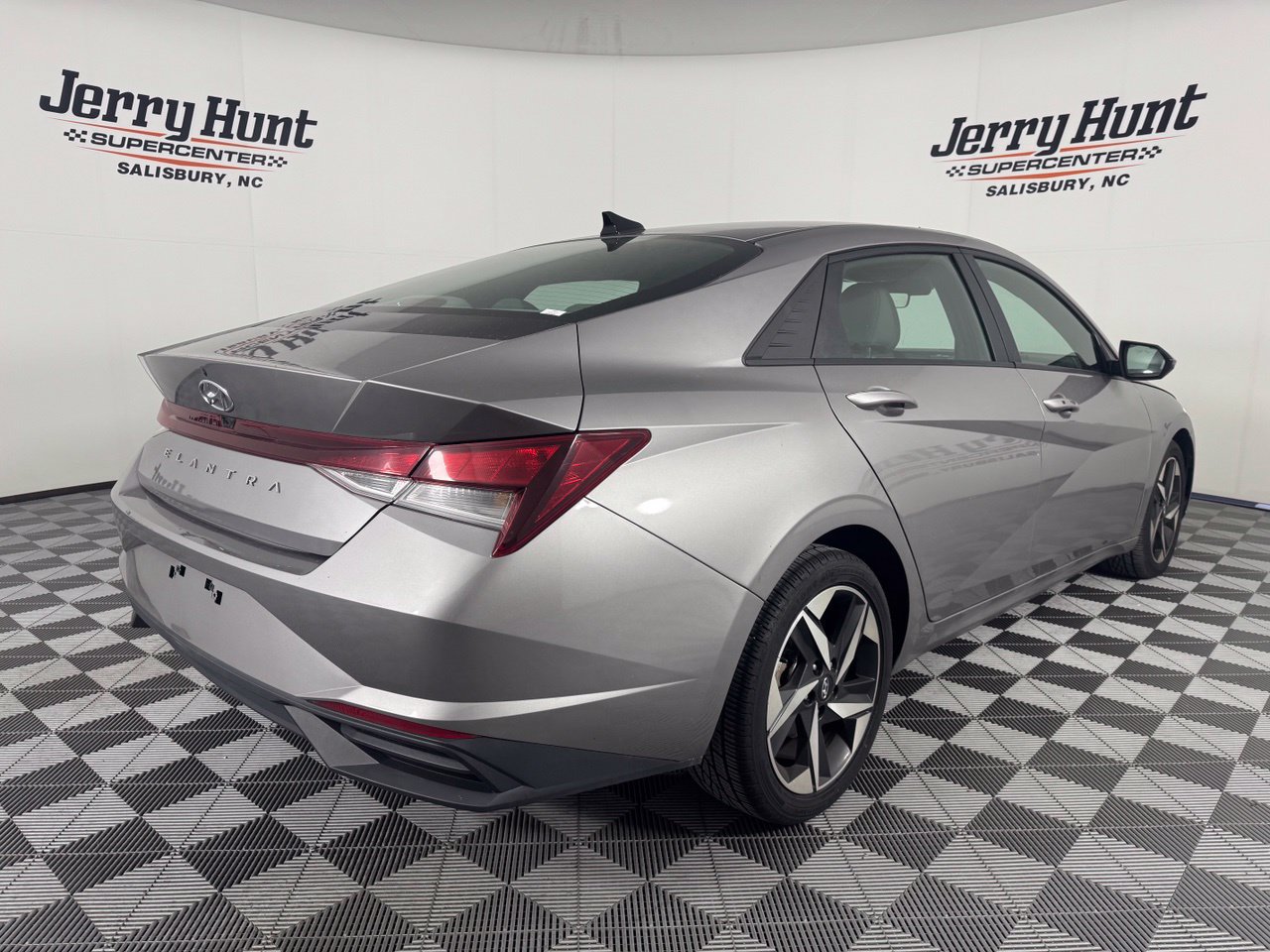 Used 2023 Hyundai Elantra SEL w/ Convenience Package FWD image 7