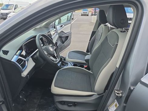 New 2026 Volkswagen Taos SE FWD image 12