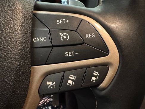 Used 2017 Jeep Grand Cherokee Limited w/ Luxury Group II image 8