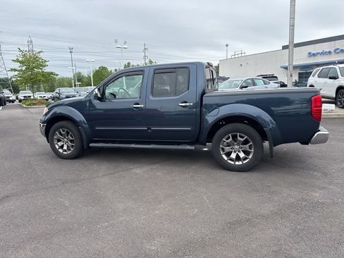 Used 2015 Nissan Frontier SL w/ Moonroof Package AWD/4WD image 10