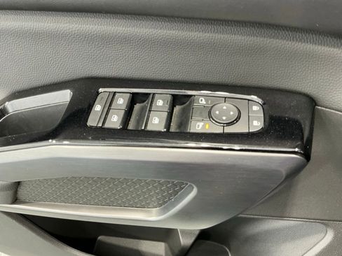 Used 2023 Nissan Pathfinder SL AWD/4WD image 41