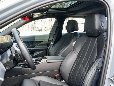 Used 2025 BMW i5 xDrive40 w/ M Sport Package image 15