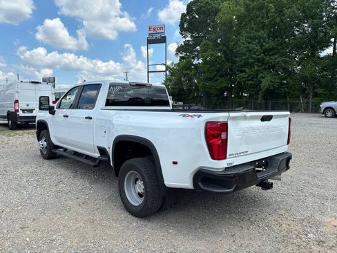 Used 2024 Chevrolet Silverado 3500 W/T AWD/4WD image 3