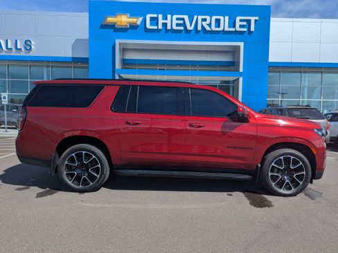 Used 2024 Chevrolet Suburban RST w/ Luxury Package AWD/4WD image 35