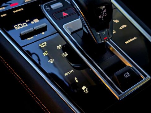 Used 2021 Porsche Panamera 4 image 82