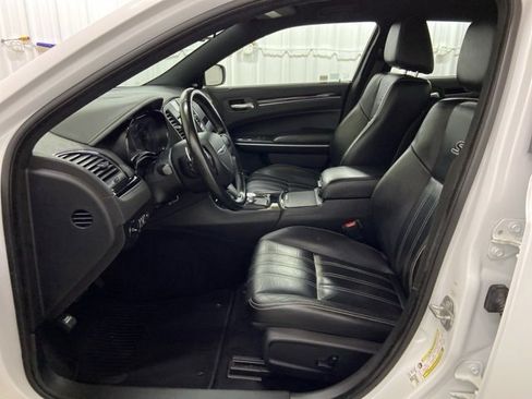 Used 2019 Chrysler 300 S image 25