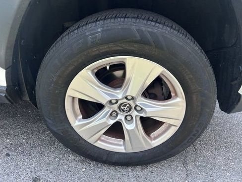 Used 2019 Toyota RAV4 XLE AWD/4WD image 29