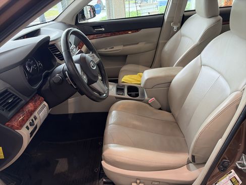 Used 2011 Subaru Legacy 2.5i Limited AWD/4WD image 16