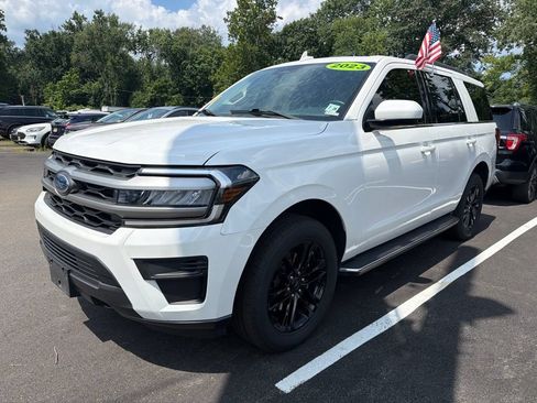 Used 2023 Ford Expedition XLT AWD/4WD image 2