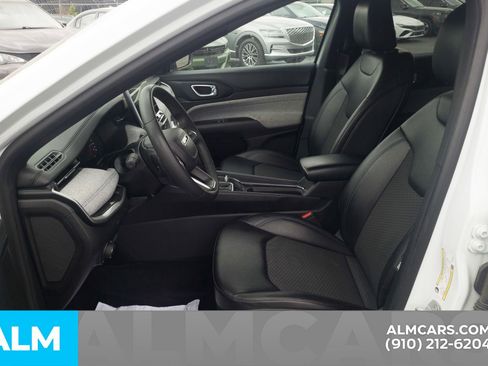 Used 2025 Hyundai Elantra SE image 15