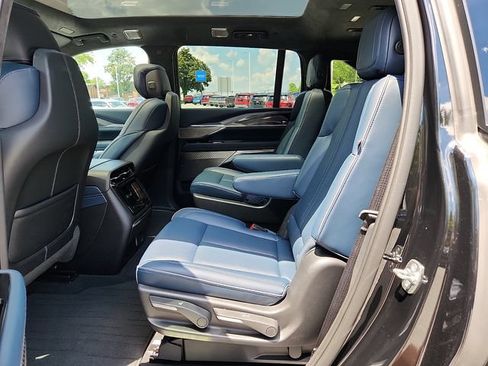 Certified 2025 Cadillac Escalade IQ Luxury 2 w/ LPO, Premium Carpet Package AWD/4WD image 10