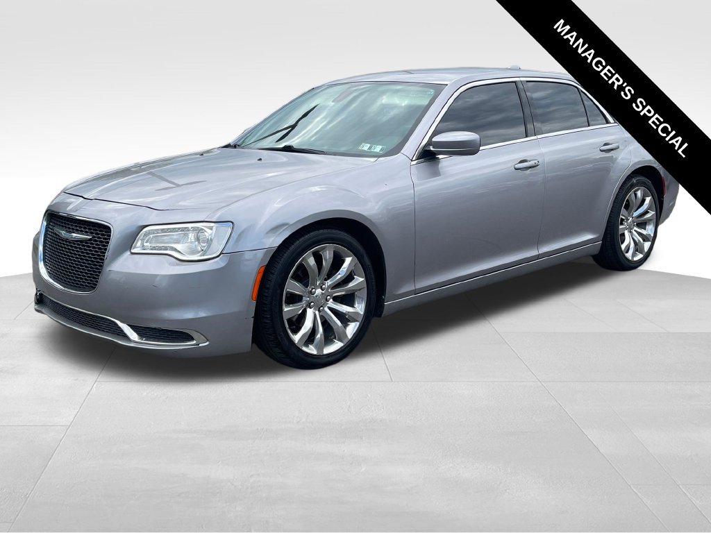 Used 2017 Chrysler 300 Limited RWD image 3