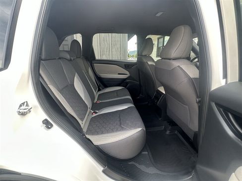 Used 2025 Subaru Forester AWD/4WD image 15