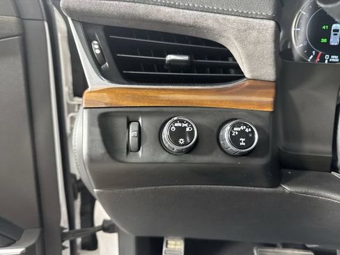 Used 2019 Cadillac Escalade ESV Luxury AWD/4WD image 14
