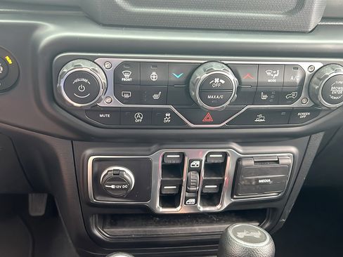 Used 2023 Jeep Wrangler Sport S image 25