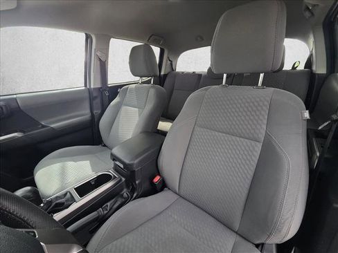 Used 2020 Toyota Tacoma SR5 AWD/4WD image 14