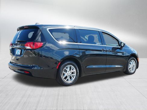 Used 2024 Chrysler Voyager LX FWD image 7