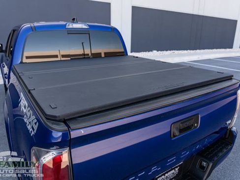 Used 2022 Toyota Tacoma TRD Sport w/ TRD Premium Sport Package image 18