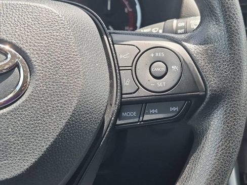 Used 2025 Toyota RAV4 XLE FWD image 23