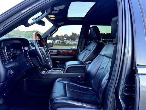 Used 2017 Lincoln Navigator L Select image 3