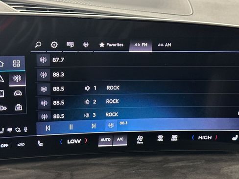 Used 2025 Audi Q5 Premium w/ Convenience Package image 17