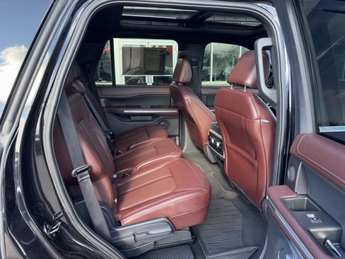 Used 2024 Ford Expedition Limited AWD/4WD image 12