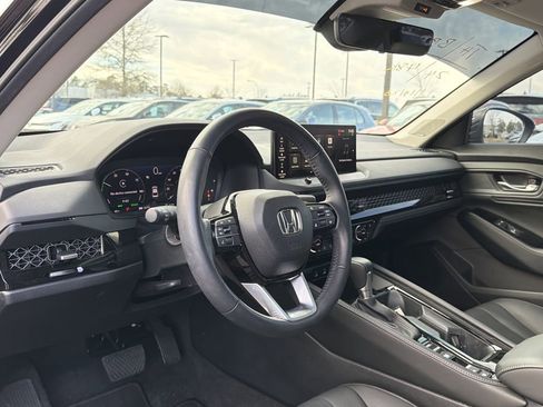 Used 2024 Honda Accord Touring image 7