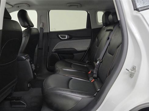 Used 2022 Jeep Compass Latitude image 33