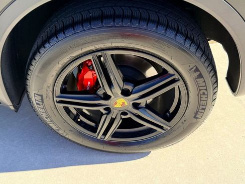 Used 2016 Porsche Cayenne S image 9