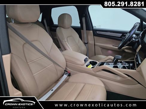 Used 2022 Porsche Cayenne Platinum Edition AWD/4WD image 11