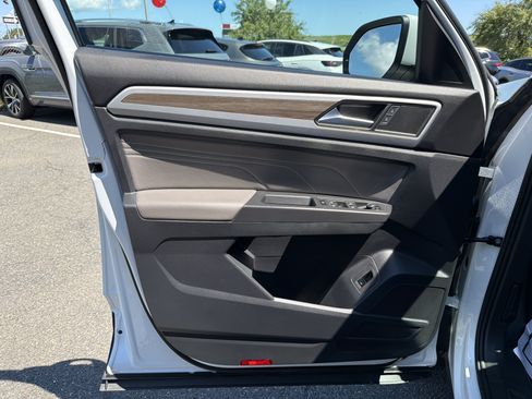 Certified 2023 Volkswagen Atlas SEL AWD/4WD image 16