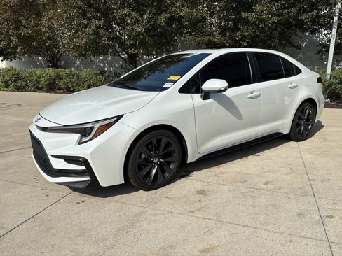 Used 2024 Toyota Corolla XSE FWD image 3