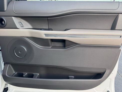 Used 2021 Ford Expedition XLT image 21