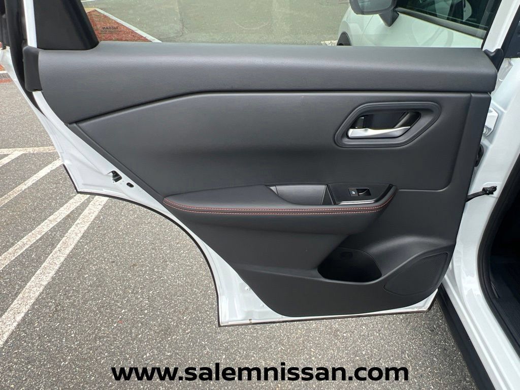 Certified 2026 Nissan Rogue SV AWD/4WD image 19