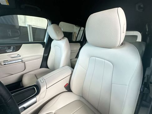 Used 2025 Mercedes-Benz GLB 250 4MATIC w/ Exclusive Package image 14