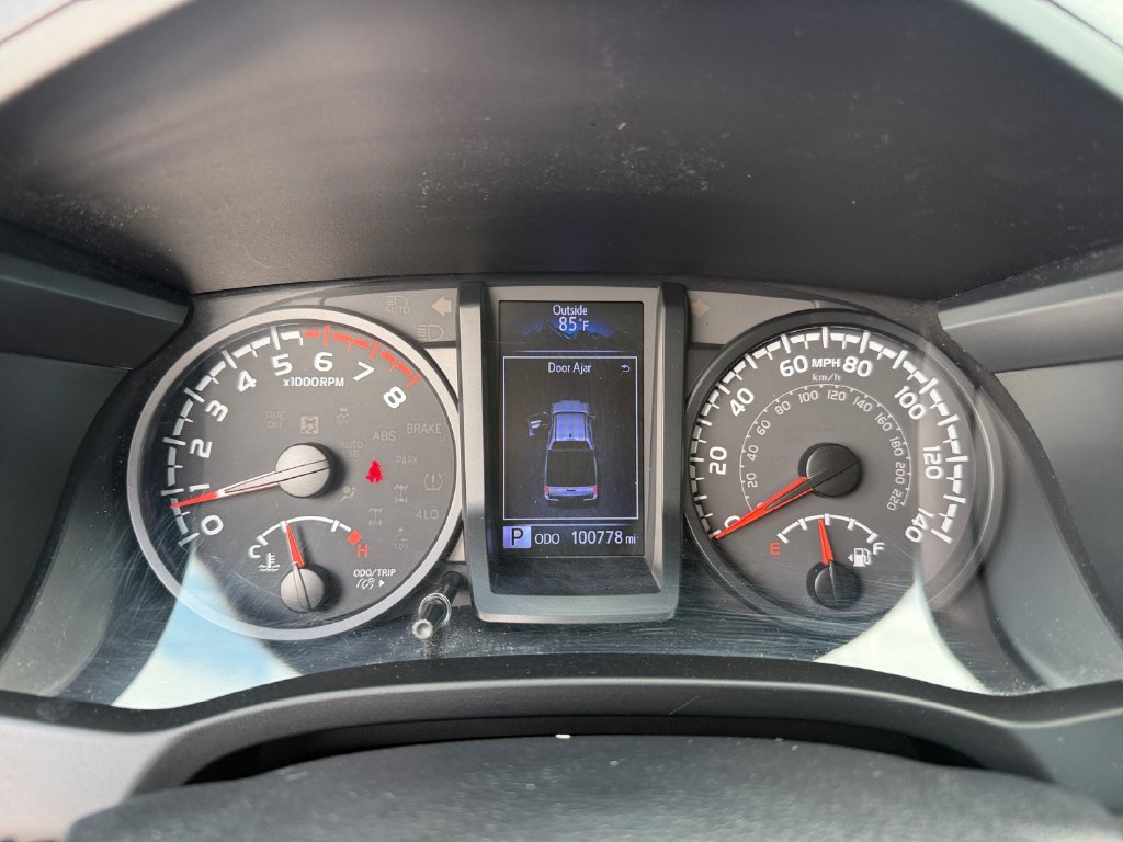 Used 2020 Toyota Tacoma SR w/ SR Convenience Package RWD image 26