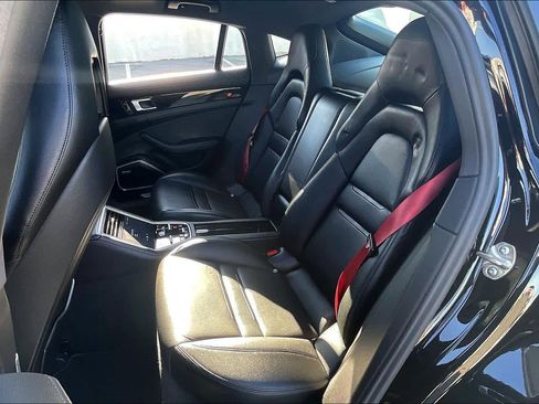 Used 2021 Porsche Panamera image 28