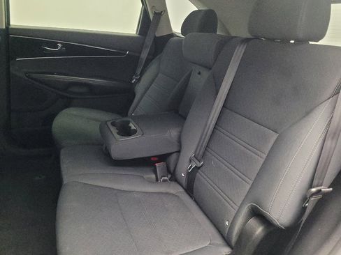 Used 2016 Kia Sorento LX w/ LX Convenience Package image 18
