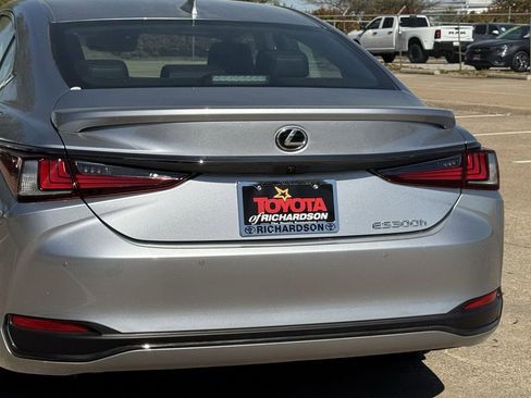 Used 2025 Lexus ES 300h F Sport w/ Accessory Package (Z2) image 7