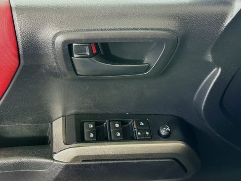 Used 2020 Toyota Tacoma SR5 RWD image 23