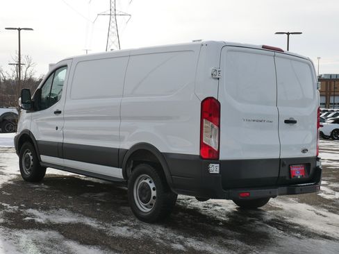Used 2015 Ford Transit 250 130 Low Roof image 4