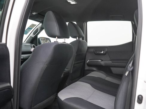Used 2021 Toyota Tacoma TRD Off-Road AWD/4WD image 17
